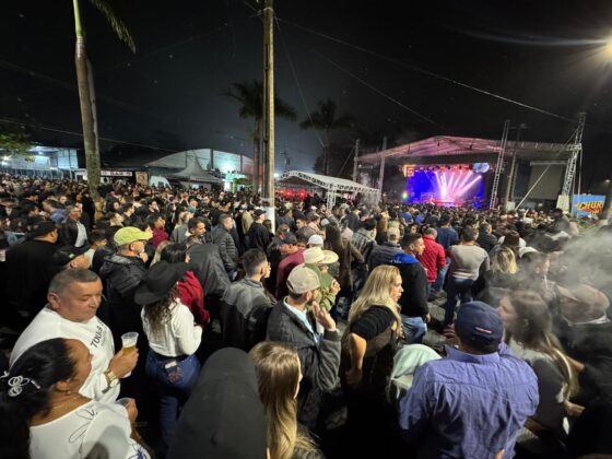 46 anos de Jesu&iacute;tas: Milhares de pessoas prestigiam o primeiro dia de festa em comemora&ccedil;&atilde;o ao anivers&aacute;rio do munic&iacute;pio