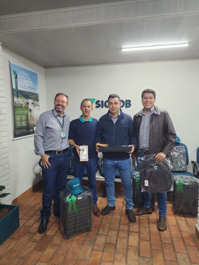 Expogrande 2026: Sicoob Médio Oeste é destaque e recebe reconhecimento