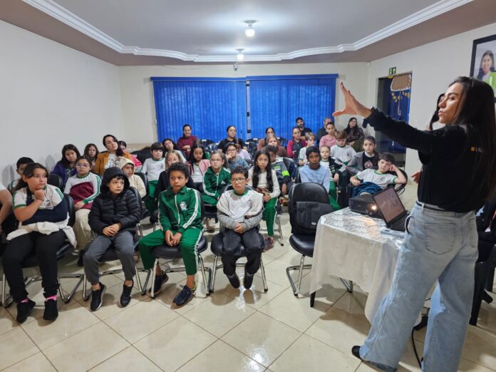 Palestra da campanha “Faça Bonito” para alunos da rede municipal em Iracema do Oeste