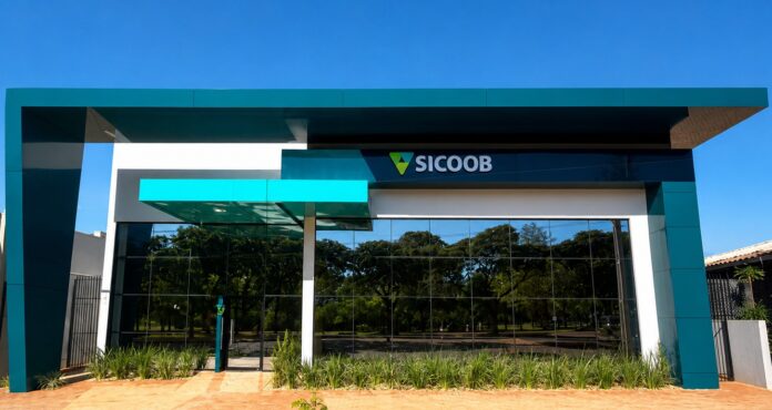Sicoob reinaugura agência em Cafelândia com espaço moderno e acolhedor