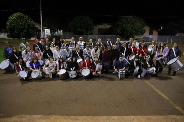 Fanfarra de Bragantina recebe novos instrumentos em Assis Chateaubriand