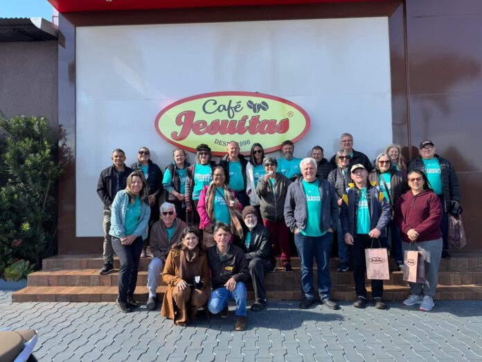 Jesuítas recebe circuito de motorhomes e encanta alunos da rede municipal na praça matriz