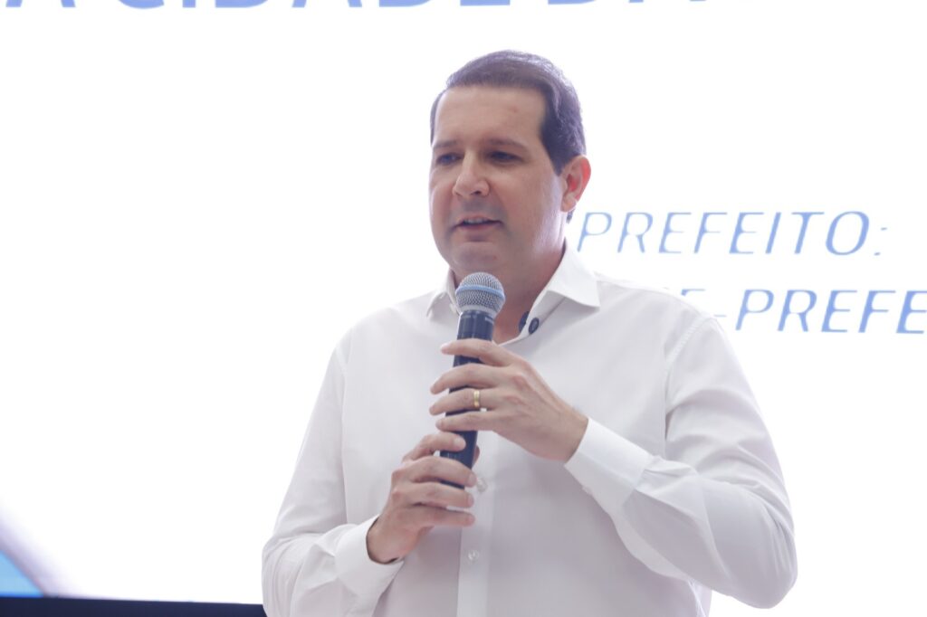 Micheletto apresenta projetos para empresários na ACIAC