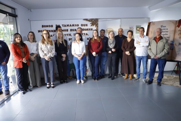 Micheletto eterniza legado da professora Maria Ferneda em Centro de Educa&ccedil;&atilde;o Infantil