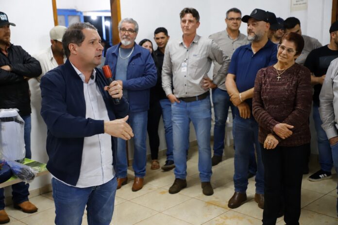 Moradores da região do Encantado do Oeste aprovam asfaltamento rural durante audiência pública