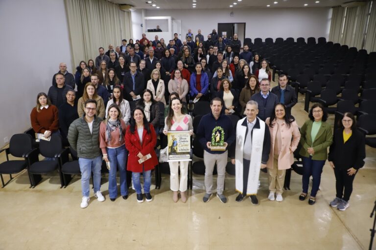 Prefeitura de Assis Chateaubriand recebe bênção da padroeira