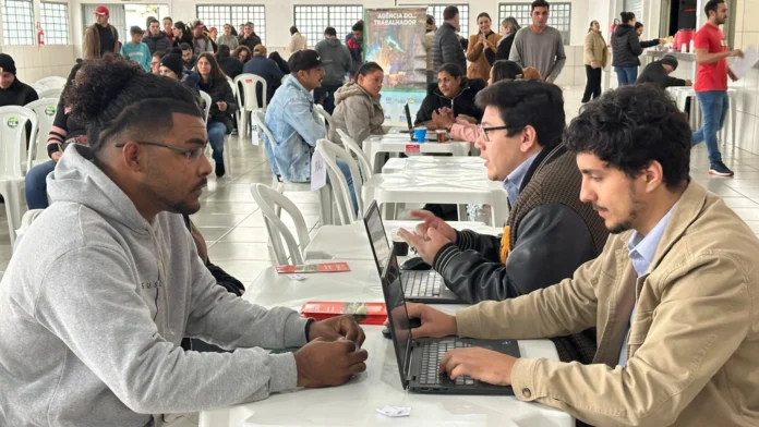 Sine em Movimento é sucesso no Jardim Progresso com 351 encaminhamentos para vagas de emprego