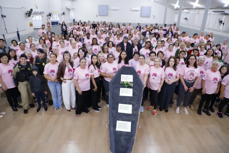 Abertura da Campanha Agosto Lilás reúne mais de 300 pessoas e revela mistério de "Ana Júlia" em Assis Chateaubriand