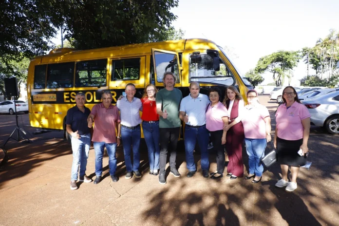 Assis Chateaubriand recebe novo micro-ônibus para reforço do transporte escolar