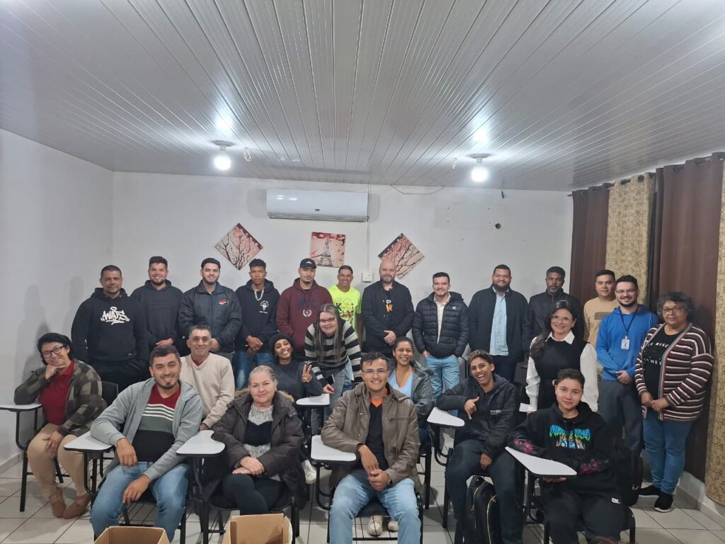 Cursos gratuitos na Oficina do Ofício formam dezenas de alunos em Assis Chateaubriand
