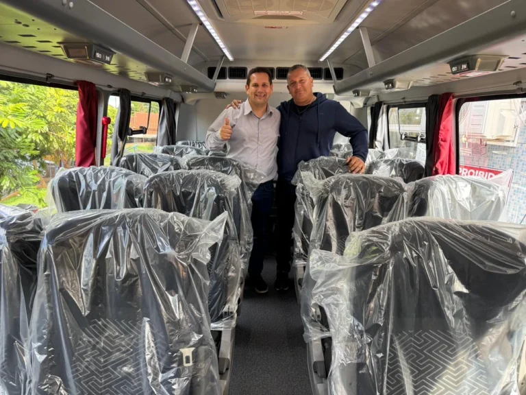 Jesuítas recebe novo ônibus adaptado para transporte de pacientes