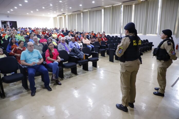 Violência contra pessoa idosa: Evento em Assis Chateaubriand alerta contra abusos e golpes financeiros direcionados a idosos