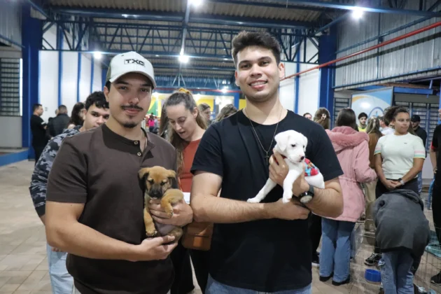 Trote Solid&aacute;rio da UNIMEO arrecada quase 3 toneladas de ra&ccedil;&atilde;o e premia alunos destaques no Projeto Simula&ccedil;o