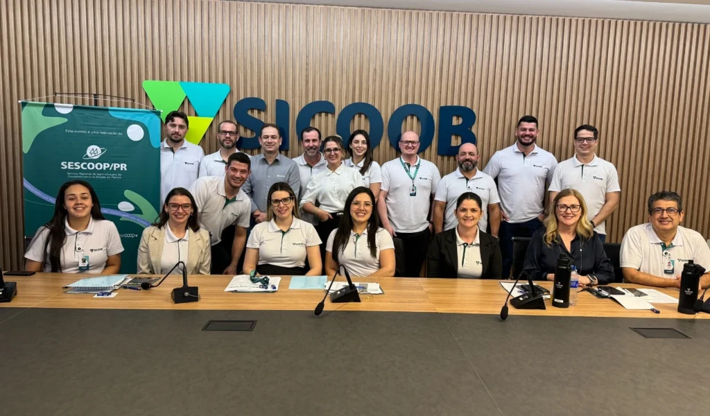 Sicoob Médio Oeste promove treinamento sobre Liderança Transformadora para gestores